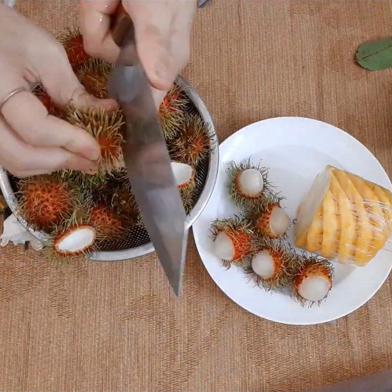 Step 1 Prepare pineapple and rambutan Bouquet from rambutan, fragrant