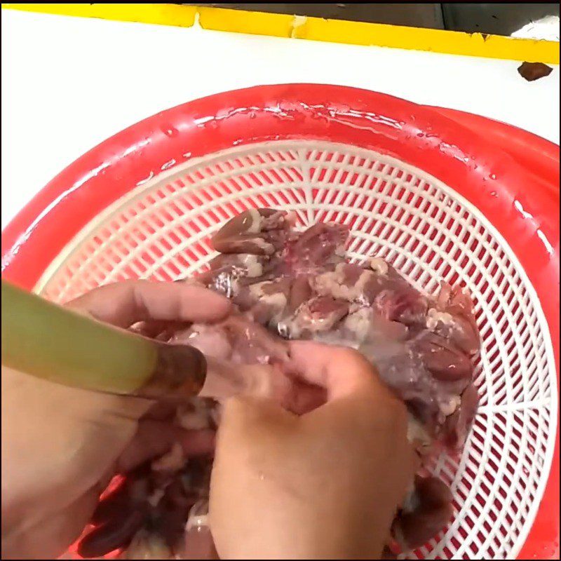 Step 1 Prepare the chicken hearts Stir-Fried Chicken Hearts with Bok Choy