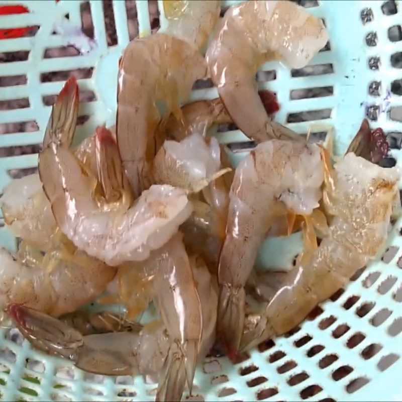 Step 1 Prepare the shrimp for Cassava Soup with Shrimp