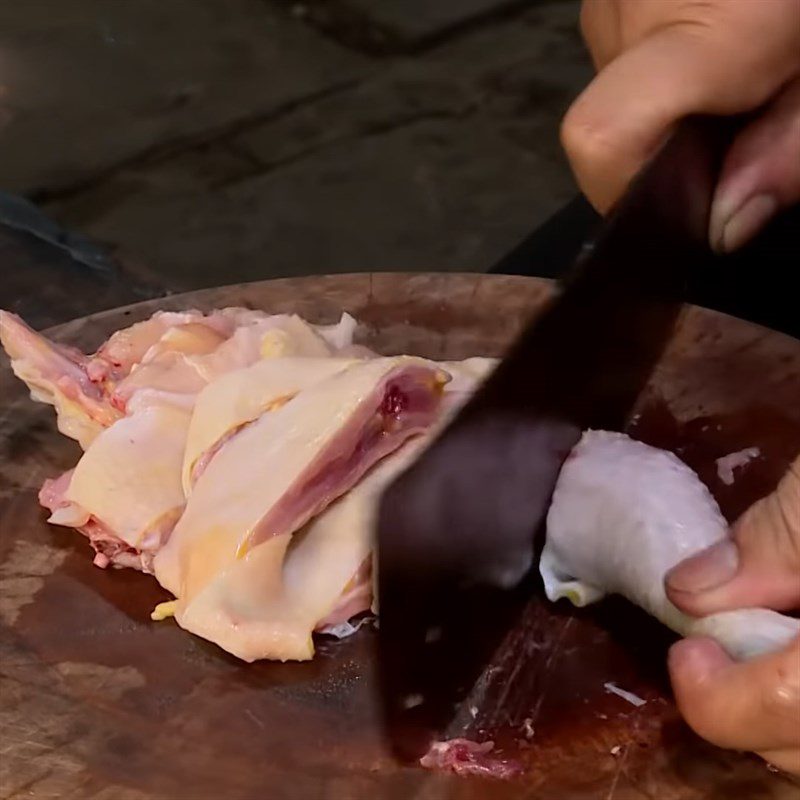 Step 1 Prepare and marinate the chicken for chicken cassava soup