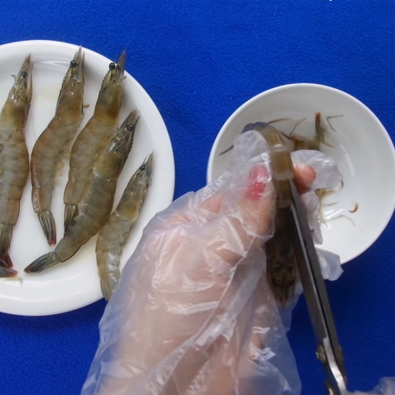 Step 1 Prepare the shrimp Lucky Flower Shrimp