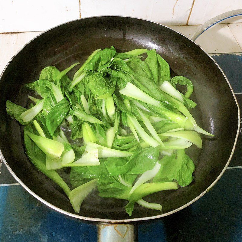 Step 2 Sautéed shrimp with bok choy Sautéed shrimp with bok choy