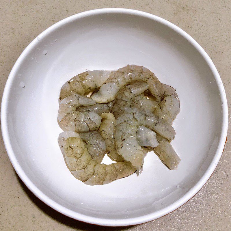 Step 1 Prepare shrimp and cucumber Stir-fried shrimp with cucumber