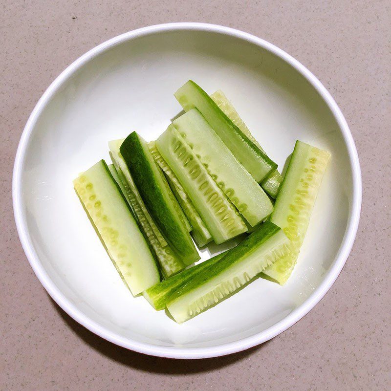 Step 1 Prepare shrimp and cucumber Stir-fried shrimp with cucumber