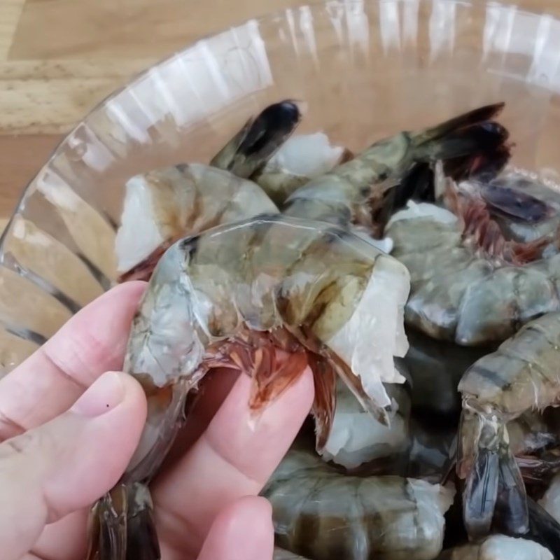 Step 1 Preparation of shrimp and squid Stuffed Squid with Green Pepper Sauce