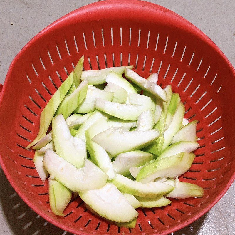 Step 1 Prepare the gourd Stir-fried gourd with eggs