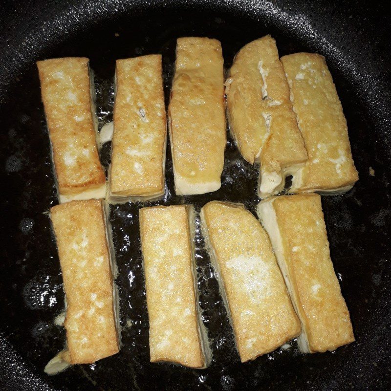 Step 2 Prepare and fry tofu Stir-fried noodles with vegetarian style