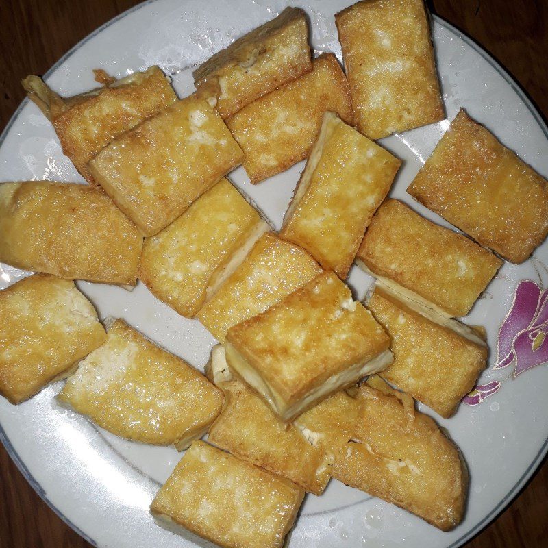 Step 2 Prepare and fry tofu Stir-fried noodles with vegetarian style