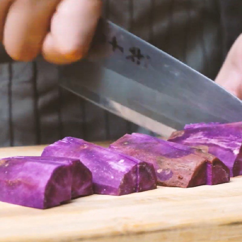 Step 1 Prepare and boil the sweet potatoes for Purple Sweet Potato Latte