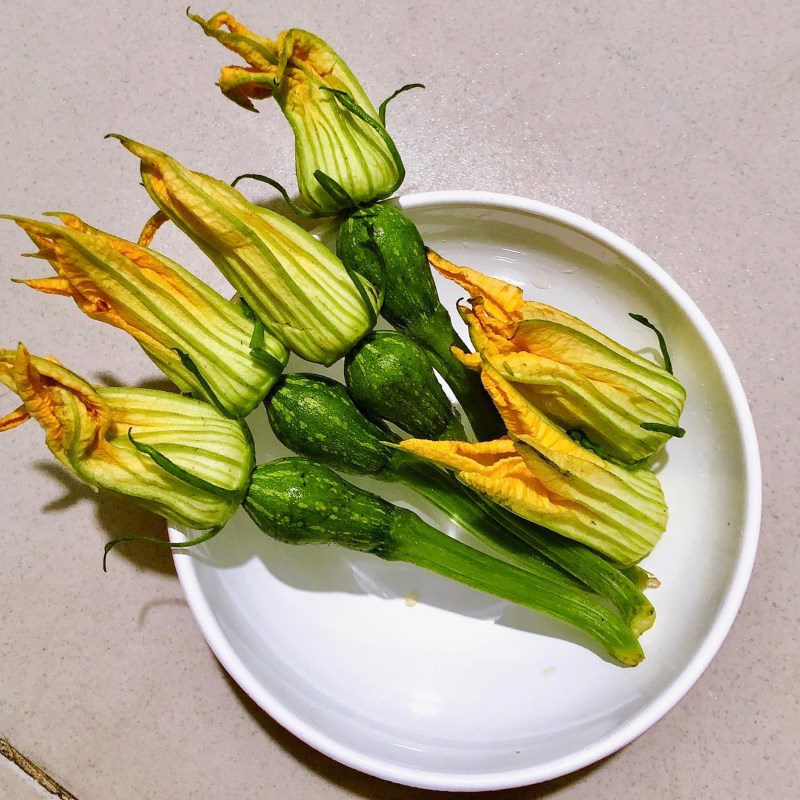 Step 1 Prepare and boil pumpkin buds Stir-fried pumpkin buds with beef