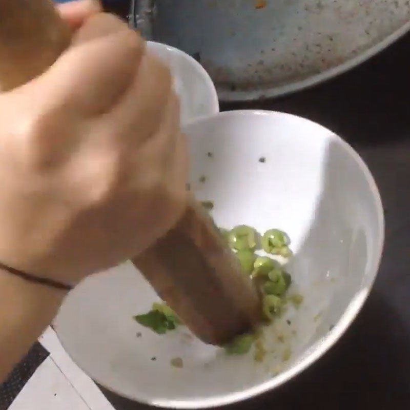 Step 2 Prepare other ingredients Stir-fried papaya leaves with garlic