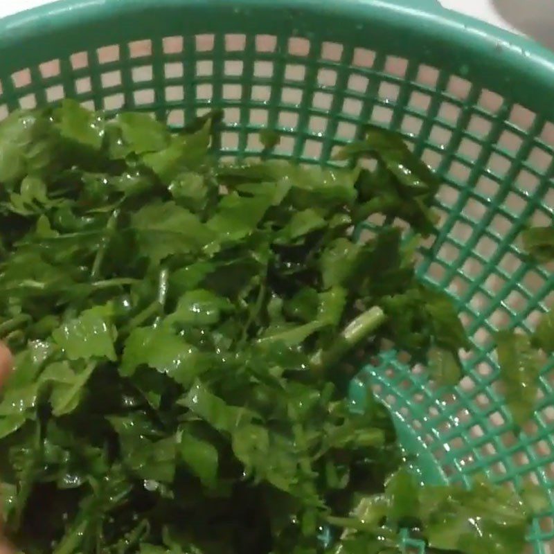 Step 2 Prepare other ingredients Stir-fried papaya leaves with garlic