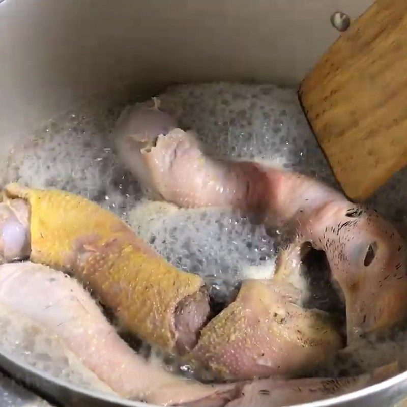 Step 1 Prepare and briefly boil the chicken neck Five-Spice Chicken Neck using an air fryer