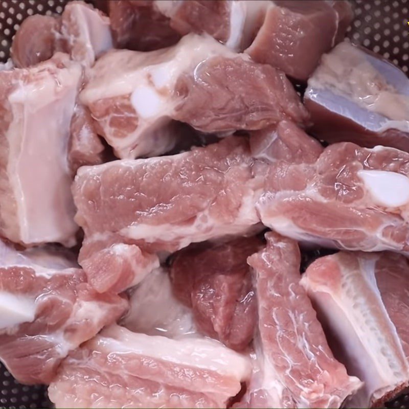 Step 1 Prepare and blanch the ribs for Pork Rib Soup with Mushrooms and Vegetables