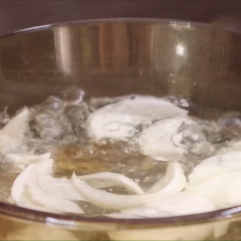 Step 1 Prepare and blanch the ribs for Pork Rib Soup with Mushrooms and Vegetables