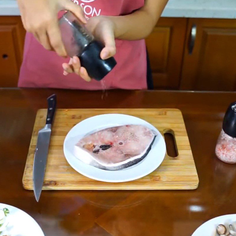 Step 1 Prepare and Marinate the Fish Steamed Barramundi with Lingzhi Mushrooms