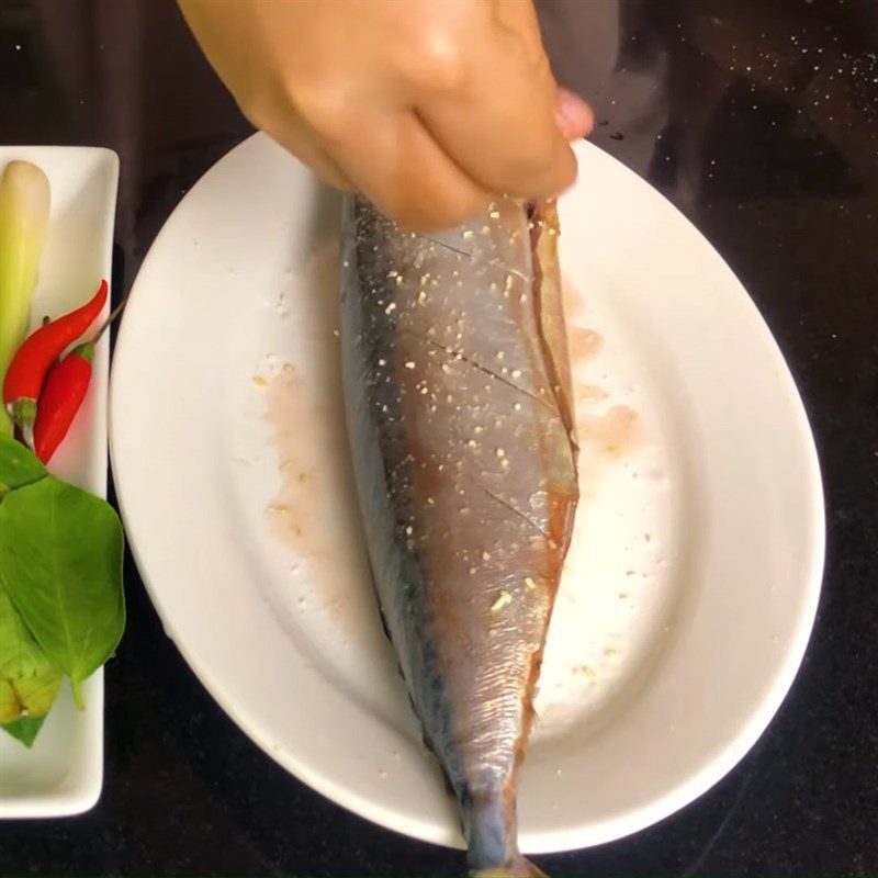 Step 1 Prepare and marinate the saba fish Steamed saba fish with lemon