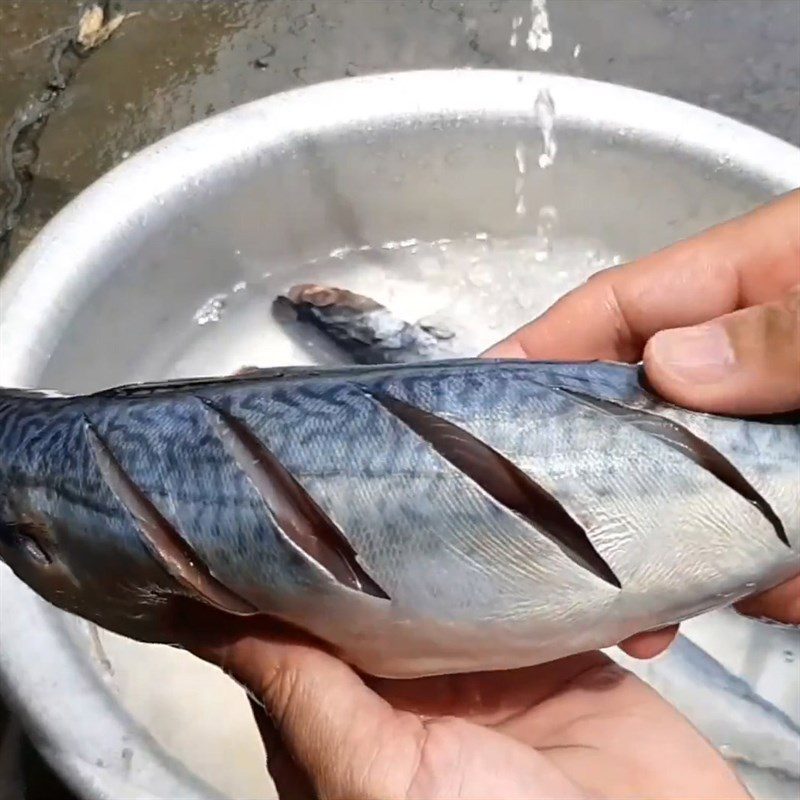 Step 1 Prepare the saba fish Steamed saba fish with scallion oil