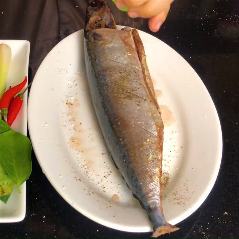 Step 1 Prepare and marinate the saba fish Steamed saba fish with lemon