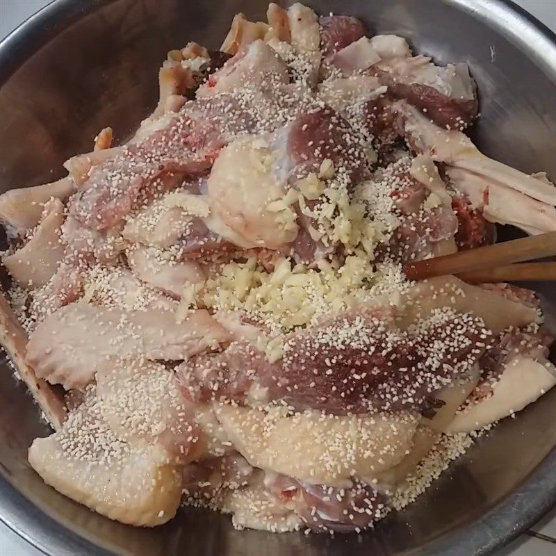 Step 1 Prepare and marinate duck meat Duck cooked with giang leaves