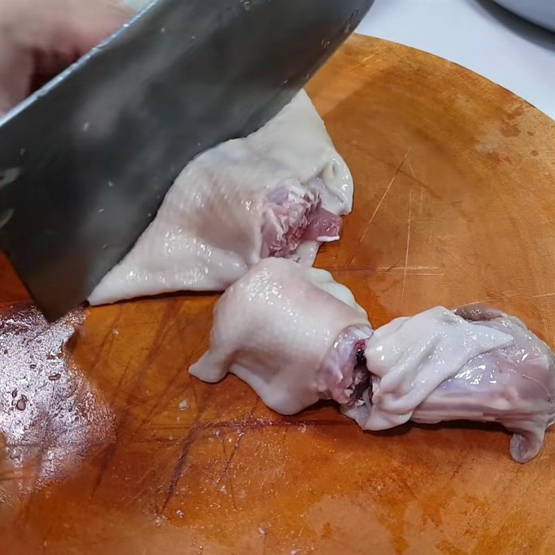 Step 1 Prepare and marinate duck meat Duck cooked with giang leaves