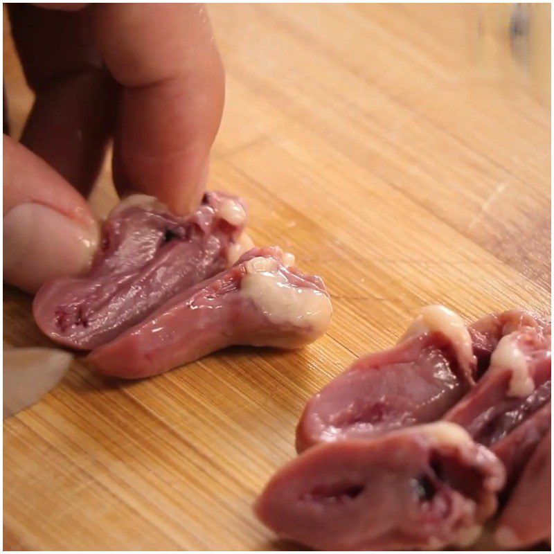 Step 2 Prepare and marinate chicken hearts Chicken heart stir-fried with young corn