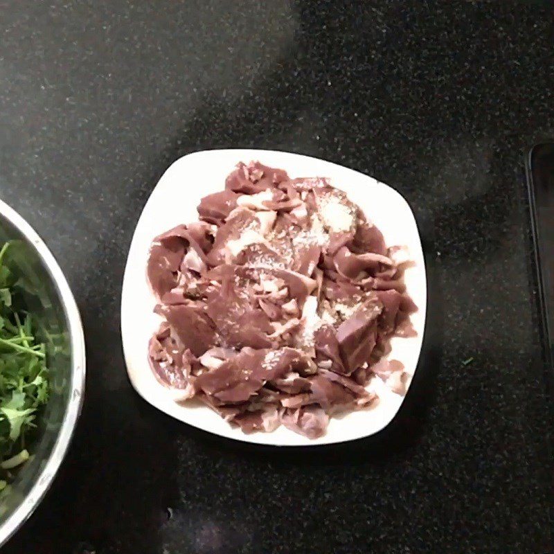 Step 1 Prepare and marinate pig heart Stir-fried pig heart with bean sprouts