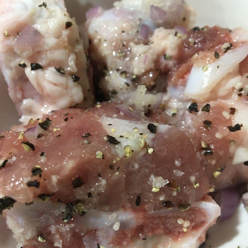 Step 1 Prepare and marinate the bones for Eggplant Soup with Pork Bones