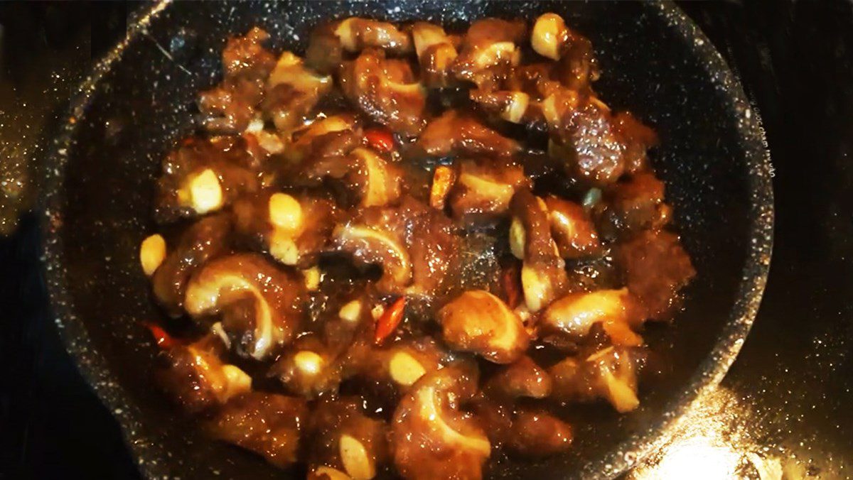 Fried rib cartilage with fish sauce