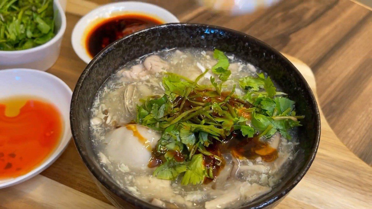 Pork brain soup cooked with oysters