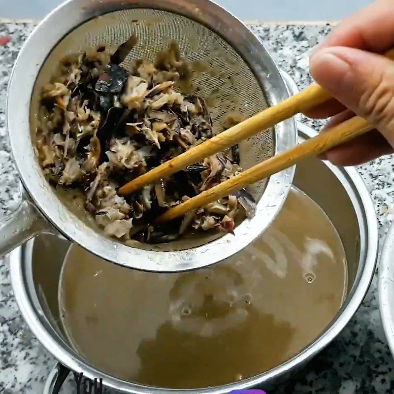 Step 1 Prepare and filter the freshwater crab meat for Crab Soup with Amaranth