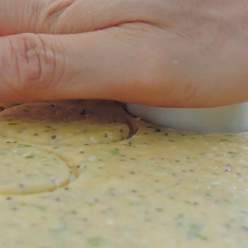 Step 3 Shaping the cookies Sesame green onion cookies