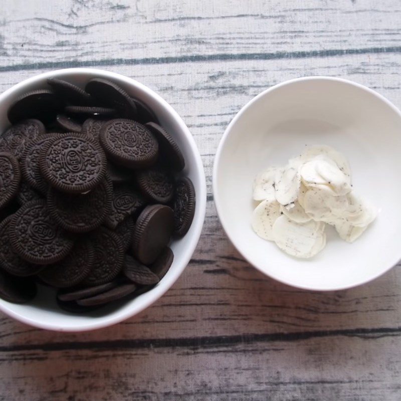 Step 1 Separate the Oreo cookies Oreo Mooncake