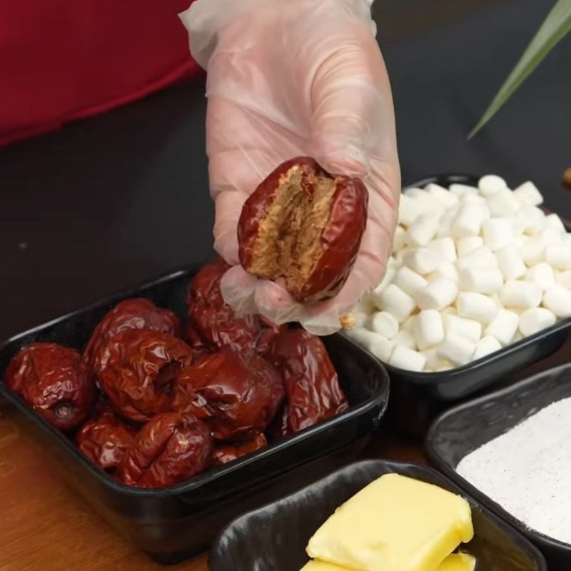 Step 1 Remove the seeds from the red apple Red Apple Candy