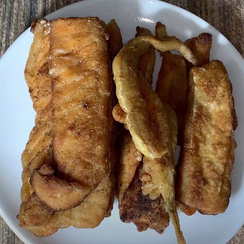 Step 4 Coat with flour a second time and fry again Salmon fillet fried with fish sauce