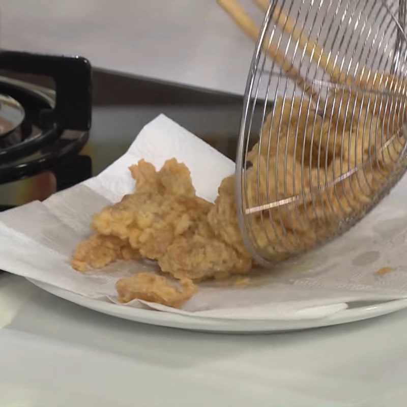 Step 4 Dusting and Frying Chicken Pineapple Apple Chicken