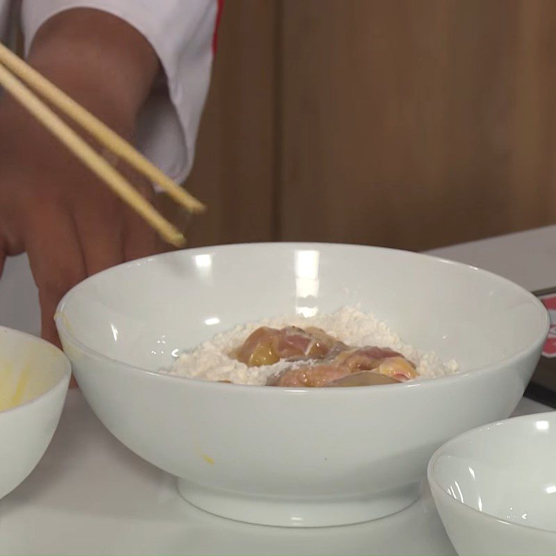 Step 4 Dusting and Frying Chicken Pineapple Apple Chicken