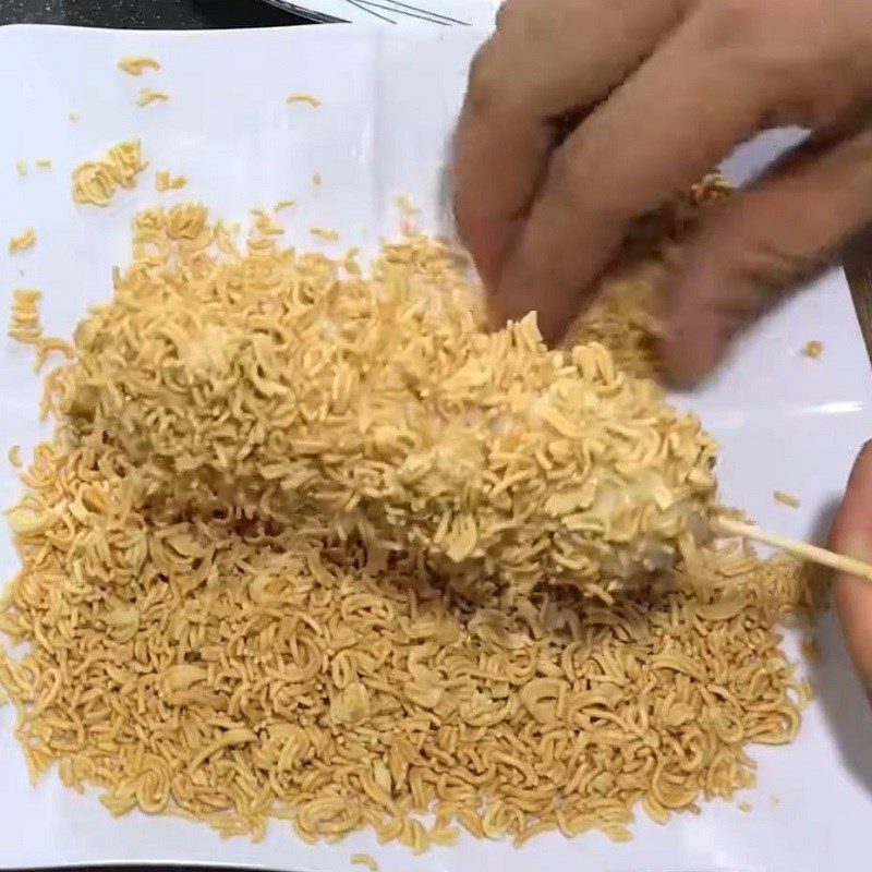 Step 3 Breading and coating the sausage with instant noodles Fried sausage with instant noodles