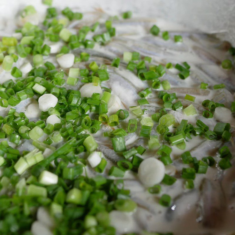 Step 4 Coating fish with flour Fried snakehead fish