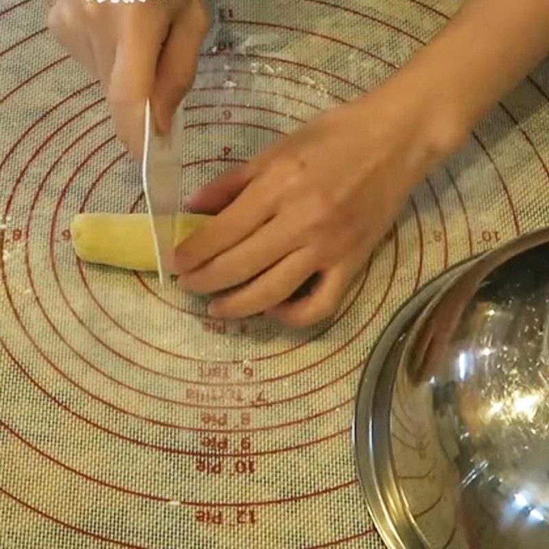 Step 5 Shaping Butterfly Pea Flower Sticky Rice with Green Beans