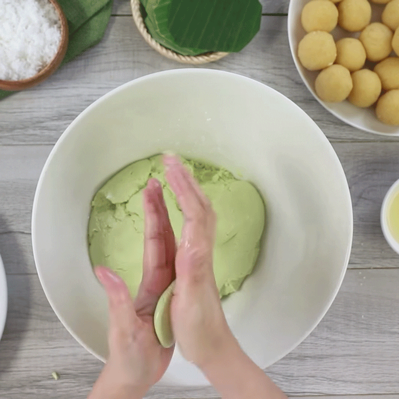 Step 5 Shaping the cake Pandan leaf cake with mung bean filling