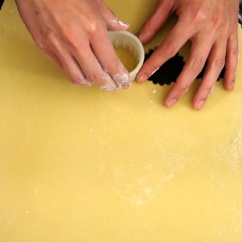 Step 4 Shape the cookies Salted caramel cookie