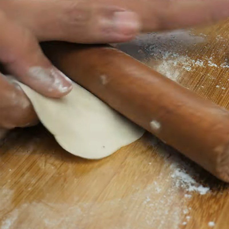 Step 4 Shaping the pate bun Fried pate buns