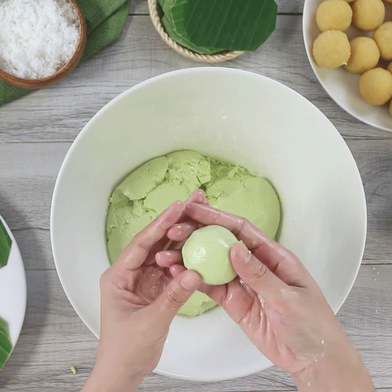 Step 5 Shaping the cake Pandan leaf cake with mung bean filling