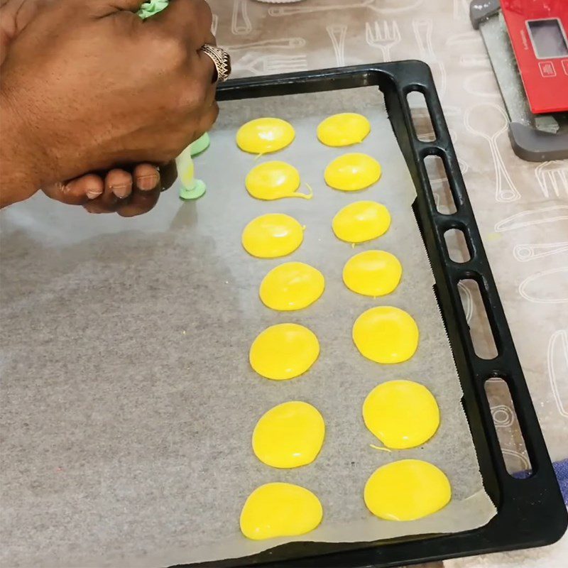 Step 4 Shaping the cake Salted egg yolk cake with layers melting