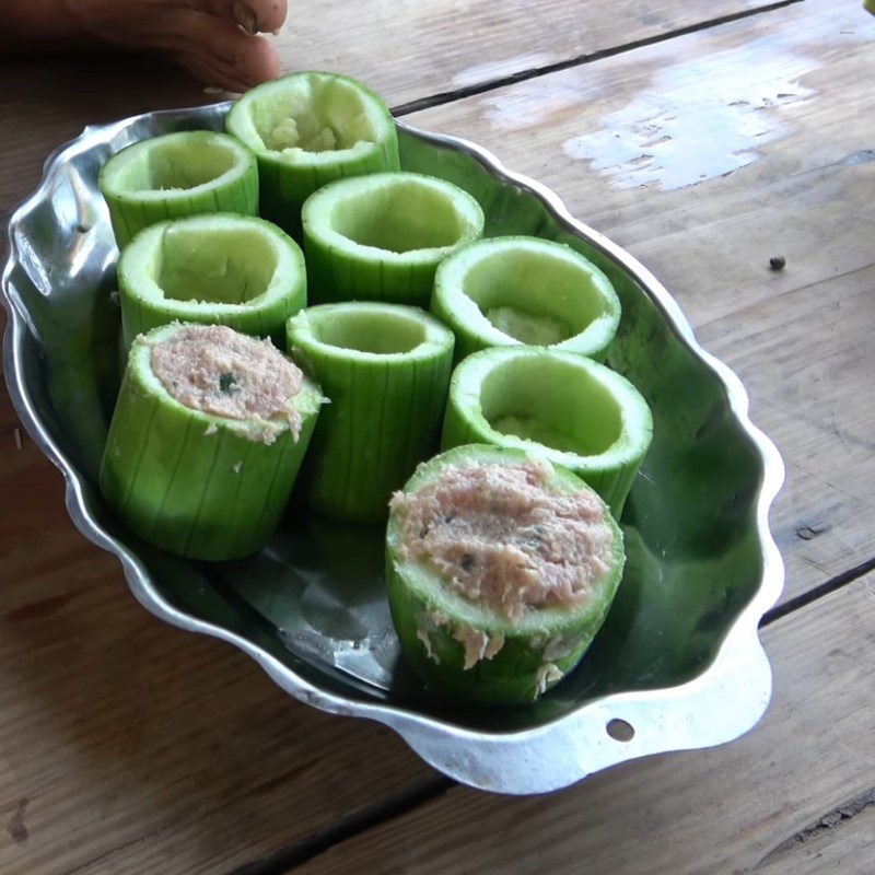 Step 3 Shaping the fish cake Steamed mackerel with sponge gourd