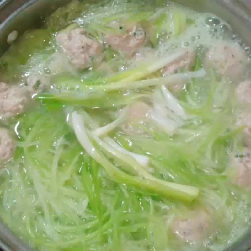 Step 4 Shape the meatballs and cook the soup Soup with winter melon and meatballs