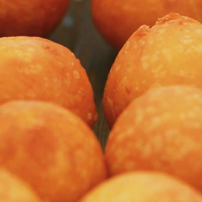 Step 2 Shaping and frying the cake Durian cream puff