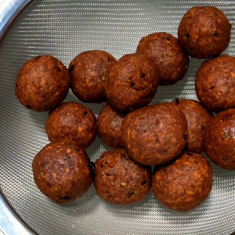 Step 3 Forming and frying the meatballs Vegetarian meatballs from purple sweet potato and tofu