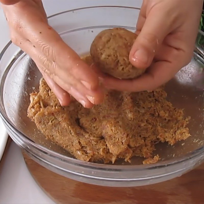 Step 3 Shape and pan-fry the meatballs for grilled eggplant rolls